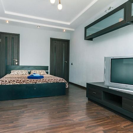 Apartments On Henerala Zhmachenka Kiev Luaran gambar