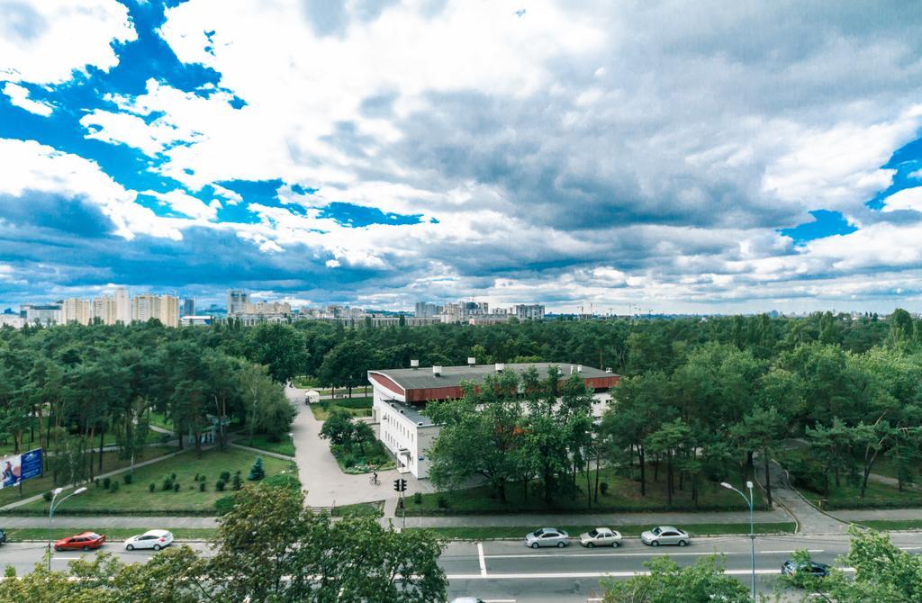 Apartments On Henerala Zhmachenka Kiev Luaran gambar