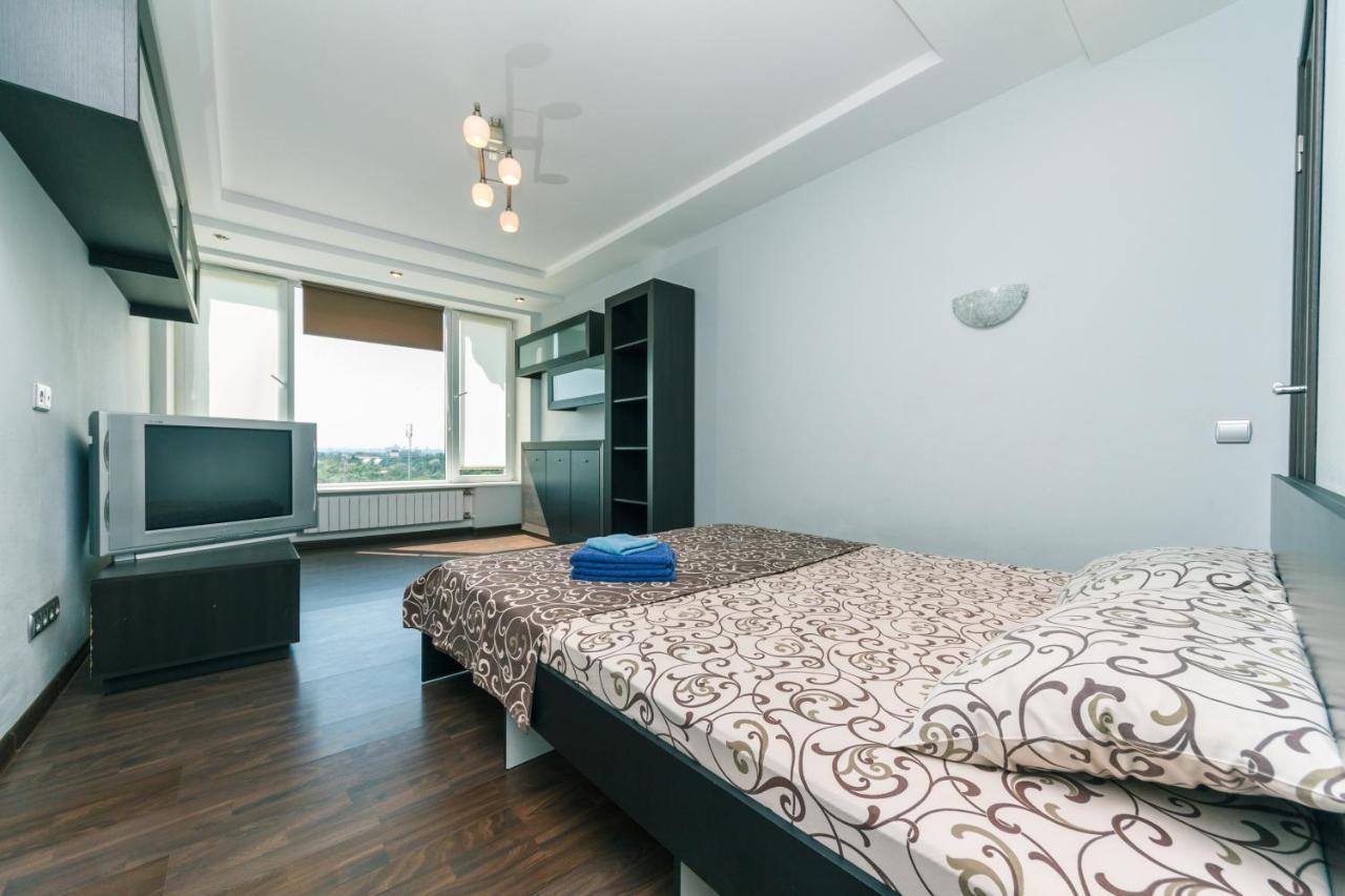 Apartments On Henerala Zhmachenka Kiev Luaran gambar
